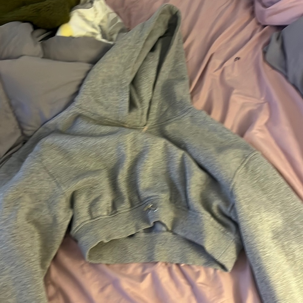 Cropped vs sweatshirt